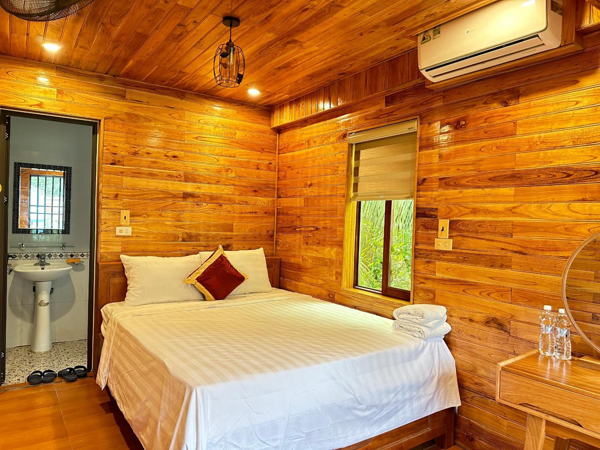 Cao Thach Homestay Нин Бин Екстериор снимка