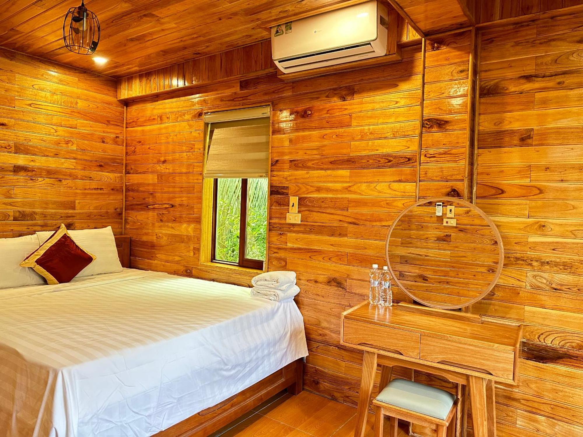 Cao Thach Homestay Нин Бин Екстериор снимка